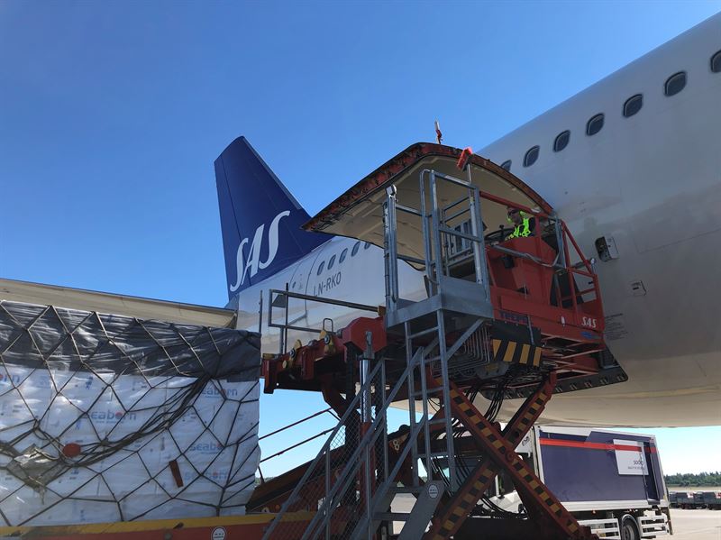 loading A330.jpg