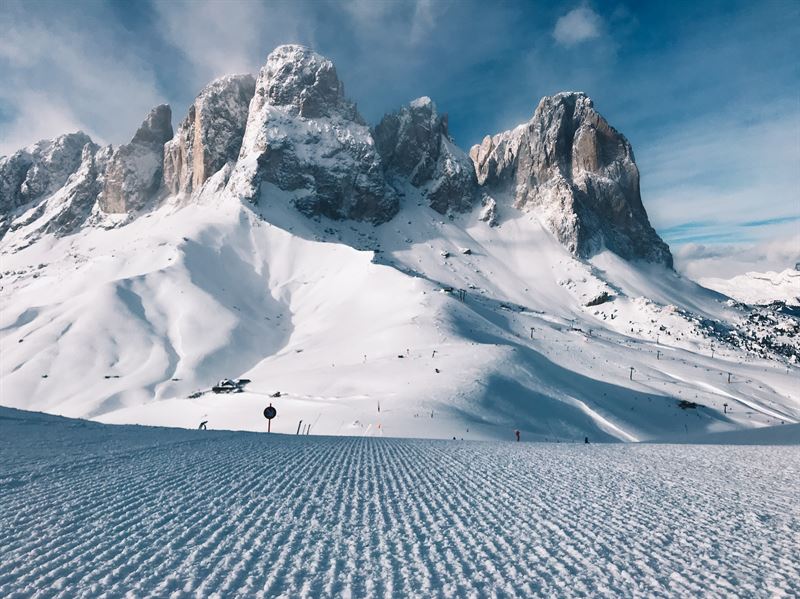 austria-innsbruck-inn-snowy-mountain-ski-pist-sas.jpeg