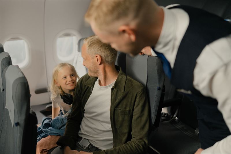 service-on-board-father-and-daughter-sas .jpg