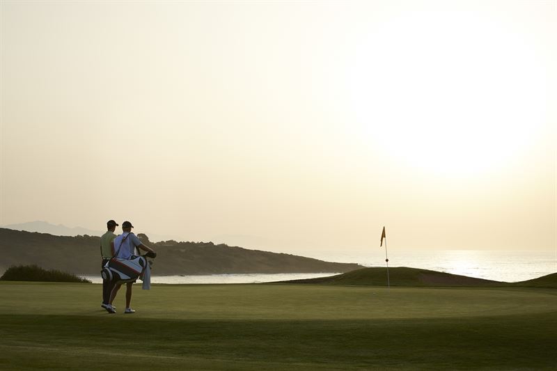 people-golf-by-the-sea-sunset-sas.jpg