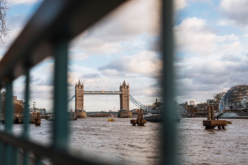 england-london-lhr-river-thames-tower-bridge-sas.jpg