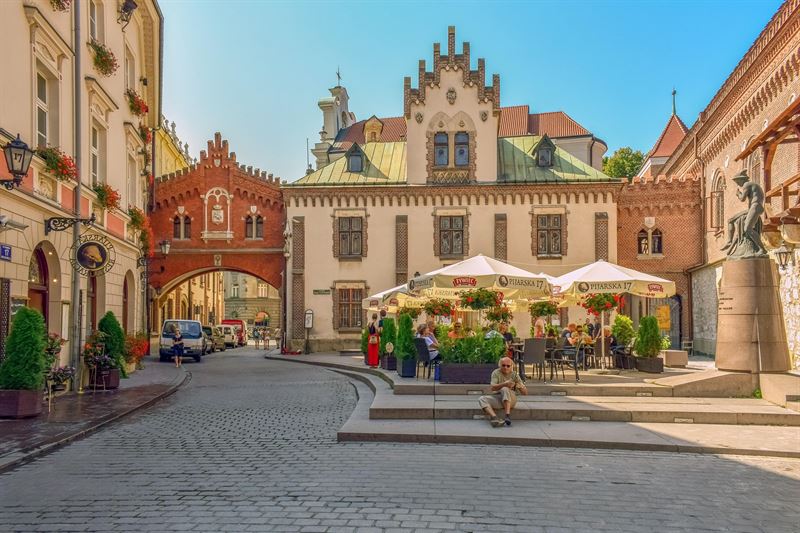 SAS-Krakow-square-4482510_1920.jpg