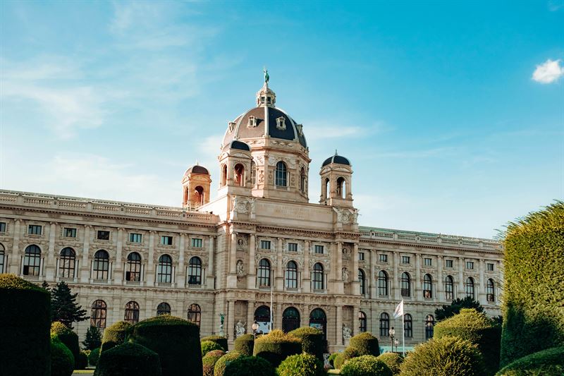 austria-vienna-vie-castle-sas.jpg