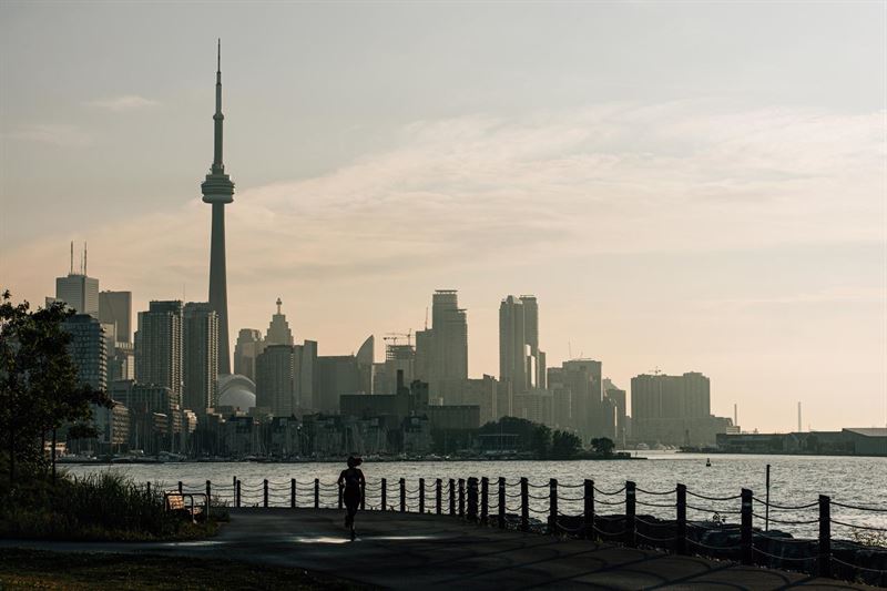 canada-toronto-yyz-skyline-city-cn-tower-water-sas.jpg