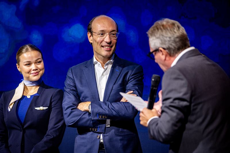 25066136 - On Stage - Anko van der Werff-2.jpg