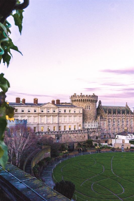 ireland-dublin-dub-castle-dusk-park-sas.jpg