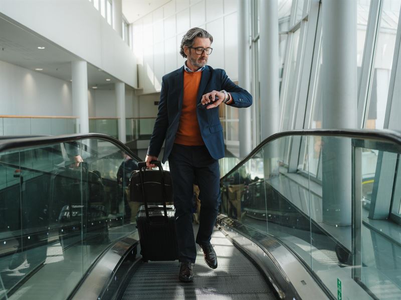 airport-business-traveler-walking-sas.jpg