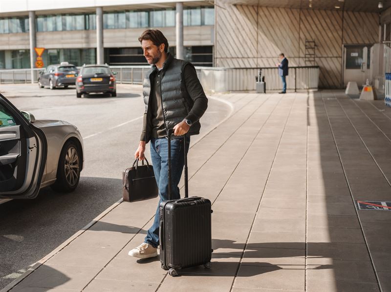 airport-traveler-arriving-sas (1).jpeg