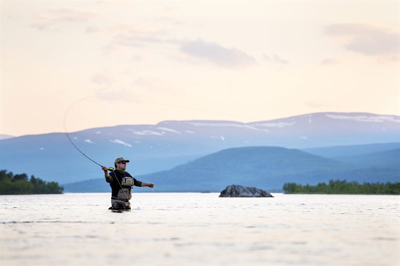 sweden-norrland-kiruna-krn-man-fishing-mountain-sas.jpeg