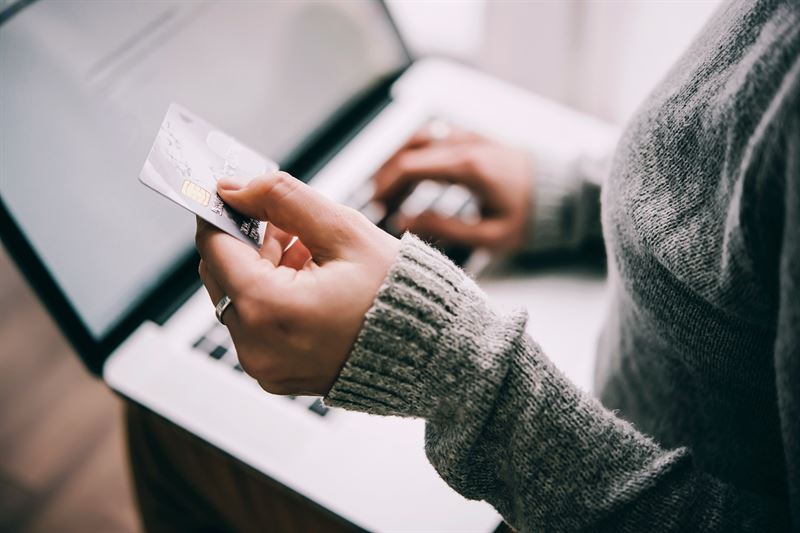 eurobonus-payment-with-credit-card-online-shopping-sas.jpeg