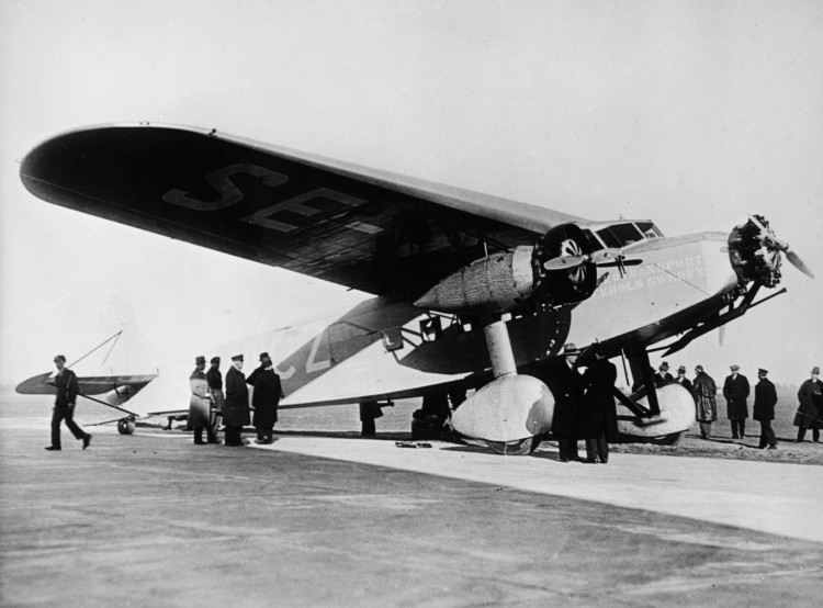 SAS Fokker, F-12